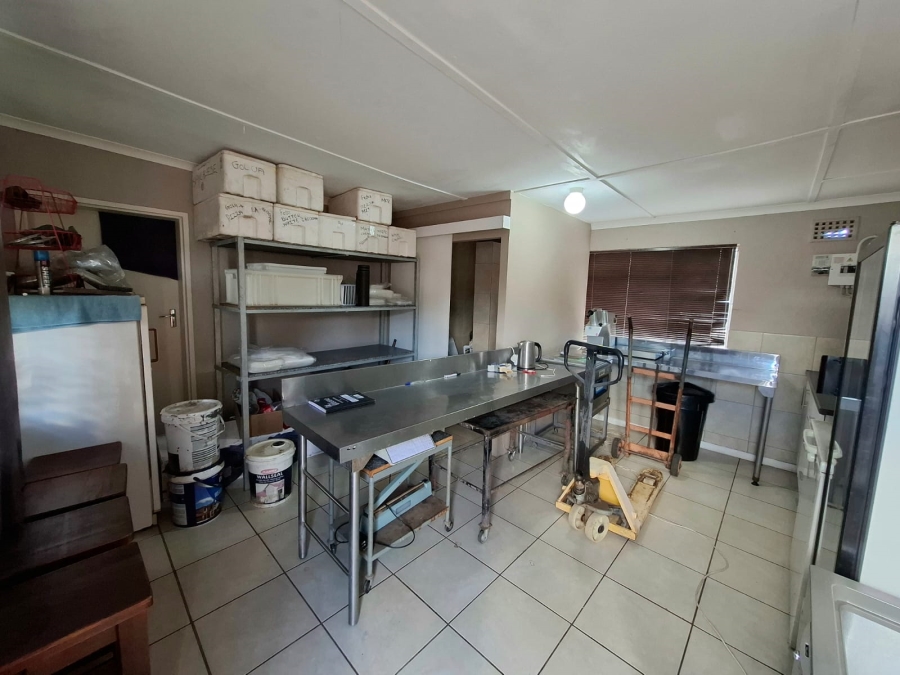 4 Bedroom Property for Sale in Oakdale Western Cape